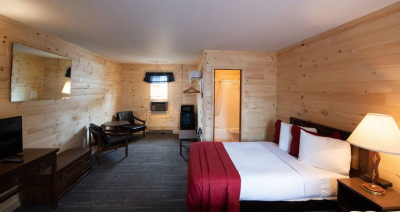 Apple Blossom Boutique (Dancys Motel, Welcome Inn) - Web Listing (newer photo)